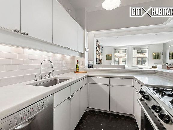3rd image of 261 Broadway APT 6D