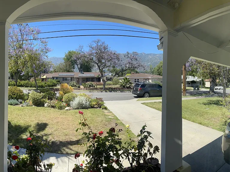2820 Paloma St — Photo 3