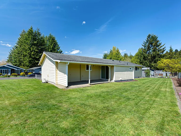 630 Bender Ln — Photo 28