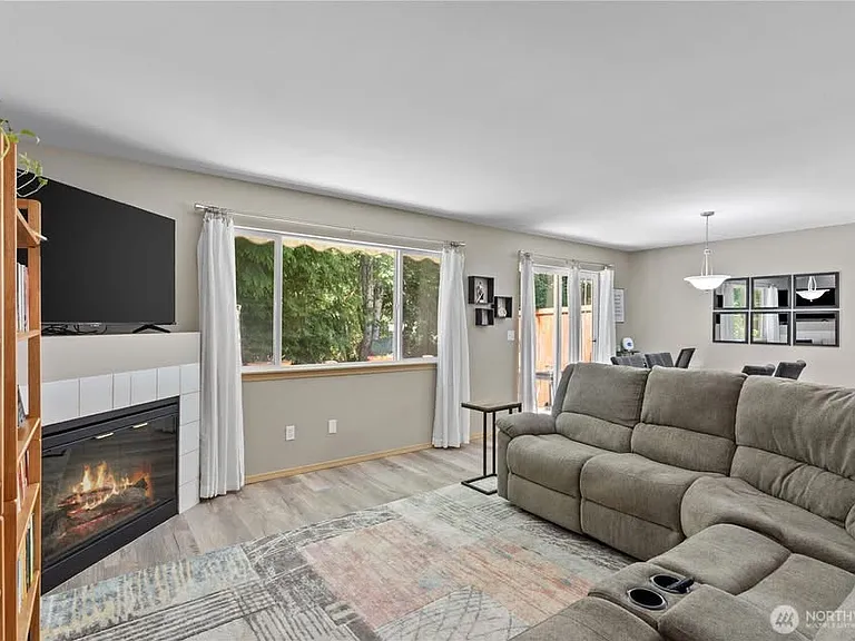 405 118th St E — Photo 1