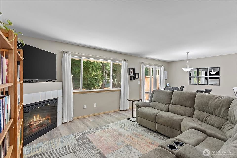1st image of 405 118th St E