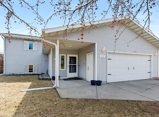 2933 Heatherwood Cir S, Moorhead, MN