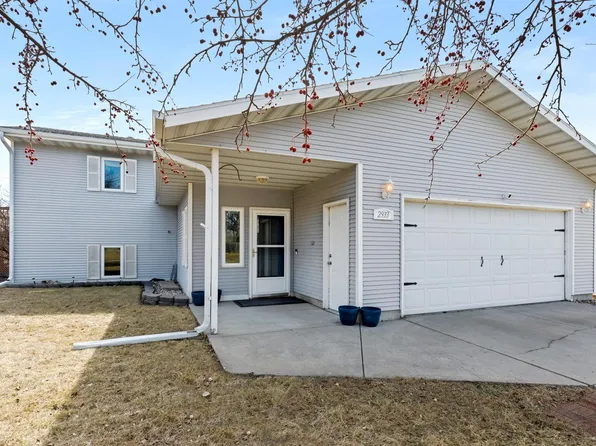 2933 Heatherwood Cir S, Moorhead, MN 56560