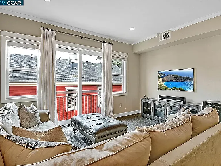 200 Railroad Ave #202 — Photo 7