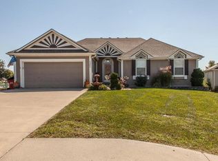1301 NW Honeylocust Ct, Grain Valley, MO 64029