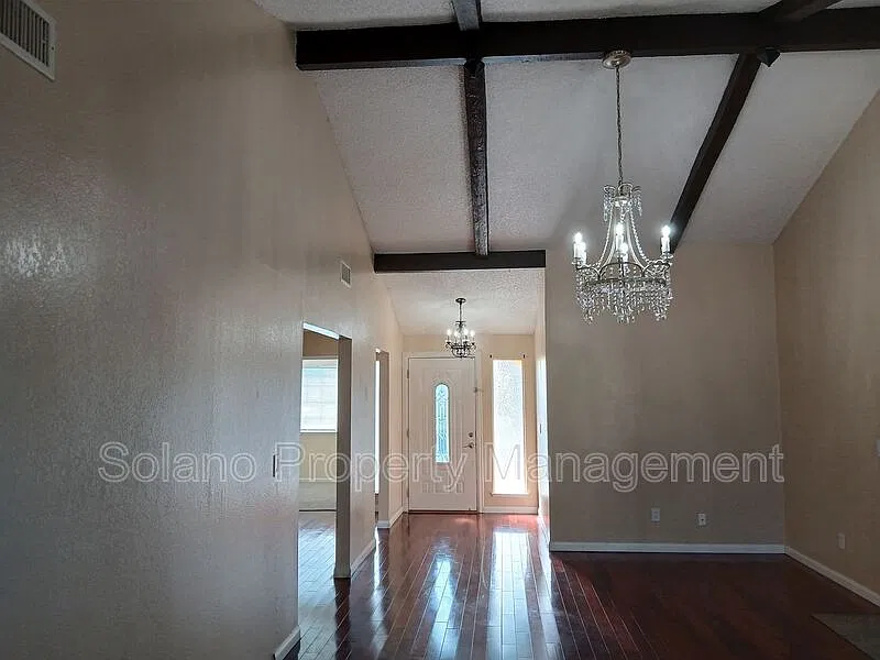 4 bed, 2.0 bath, 1556 sqft, $3,100 — Photo 3