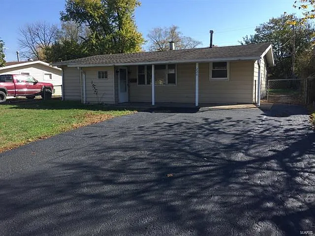 226 Saint John Dr photo 1