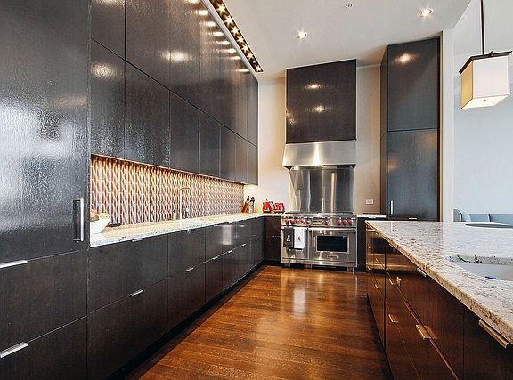 5th image of 500 W Superior St Unit 2604