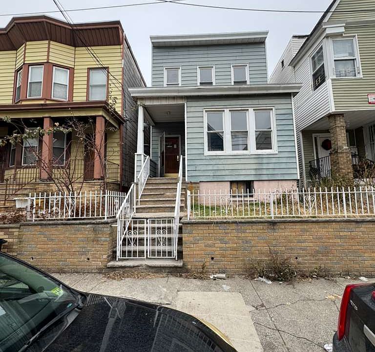 1st image of 96 Brown Pl #G1