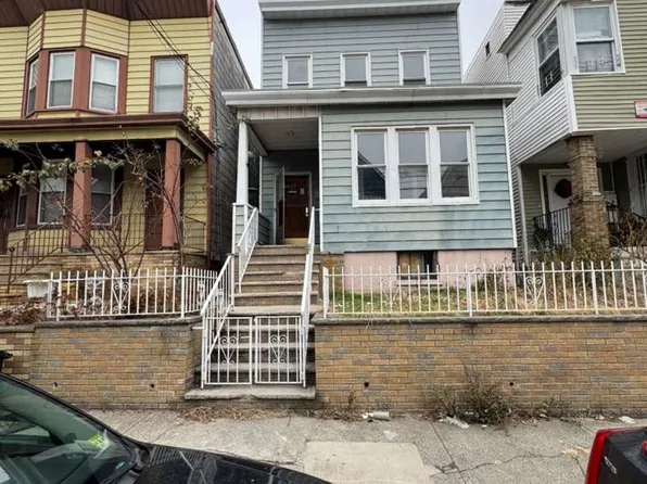 96 Brown Place image 1 of 12