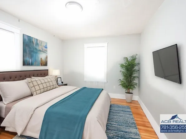 10 Mattakeeset St #10, Hyde Park, MA 02136