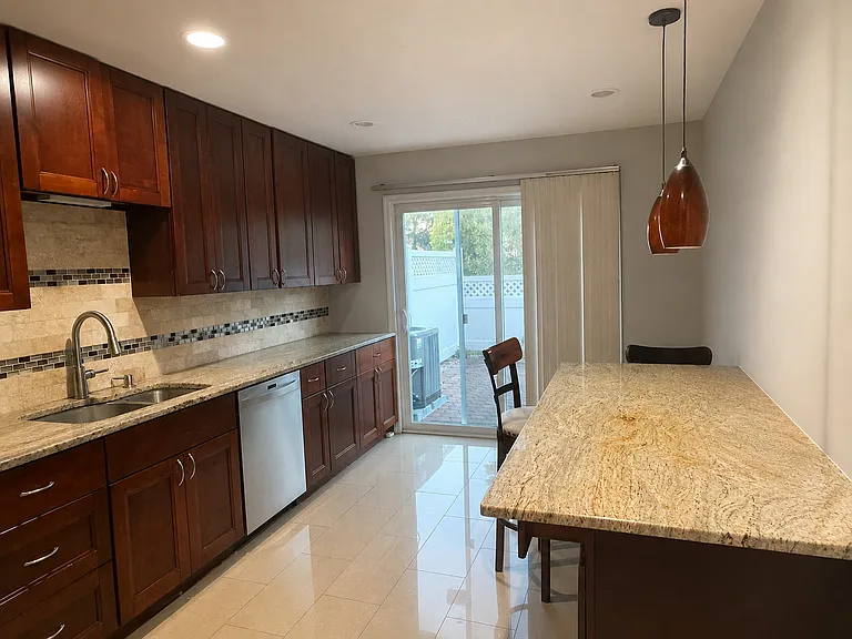 1203 Bayley Ct — Photo 3
