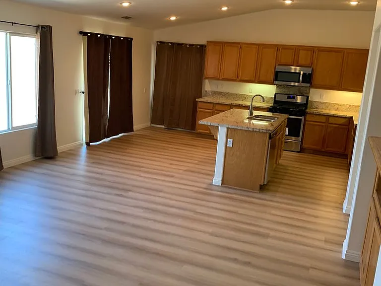 102 Goldenrod Ave — Photo 13