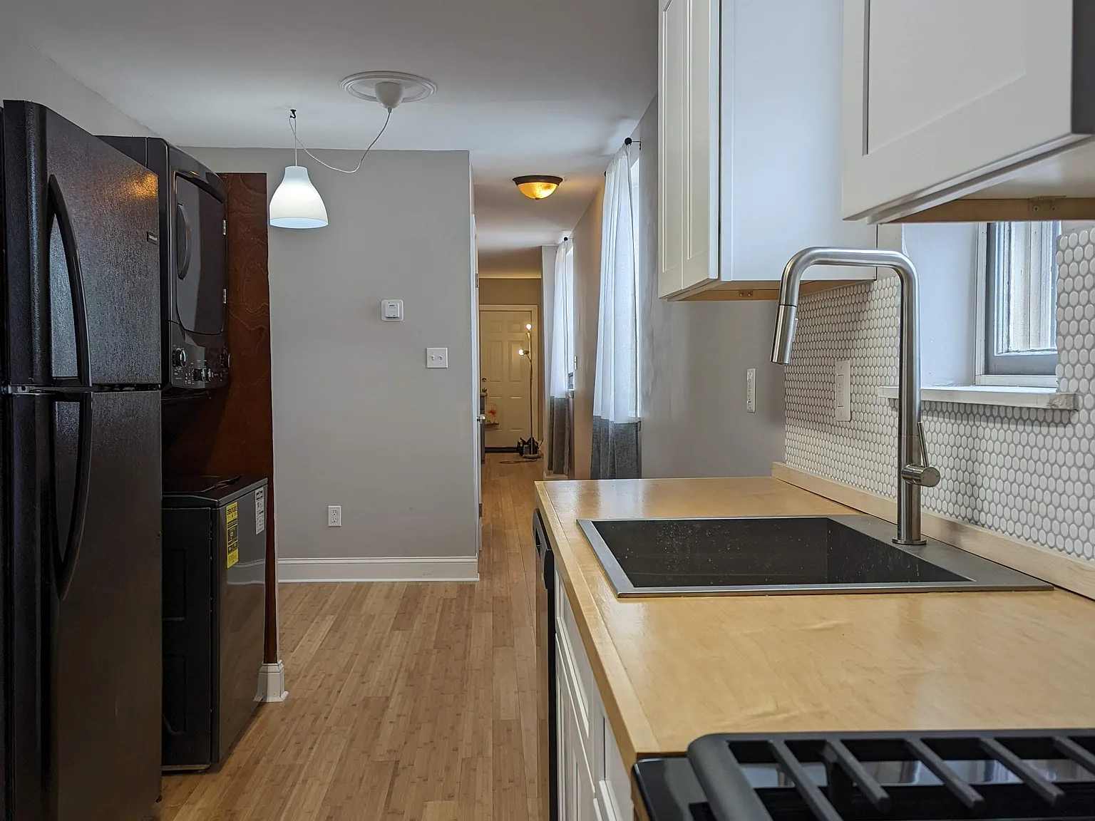 3 bed, 1200 sqft, $1,700 — Photo 3