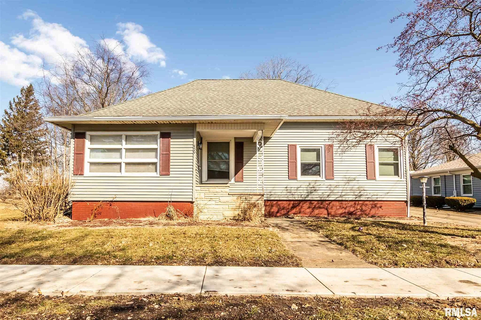 450 E Walnut St photo 1