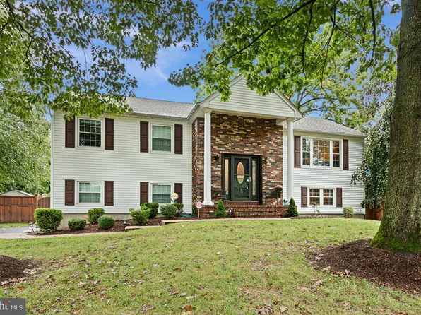 5 Duffield Dr, Ewing, NJ 08628