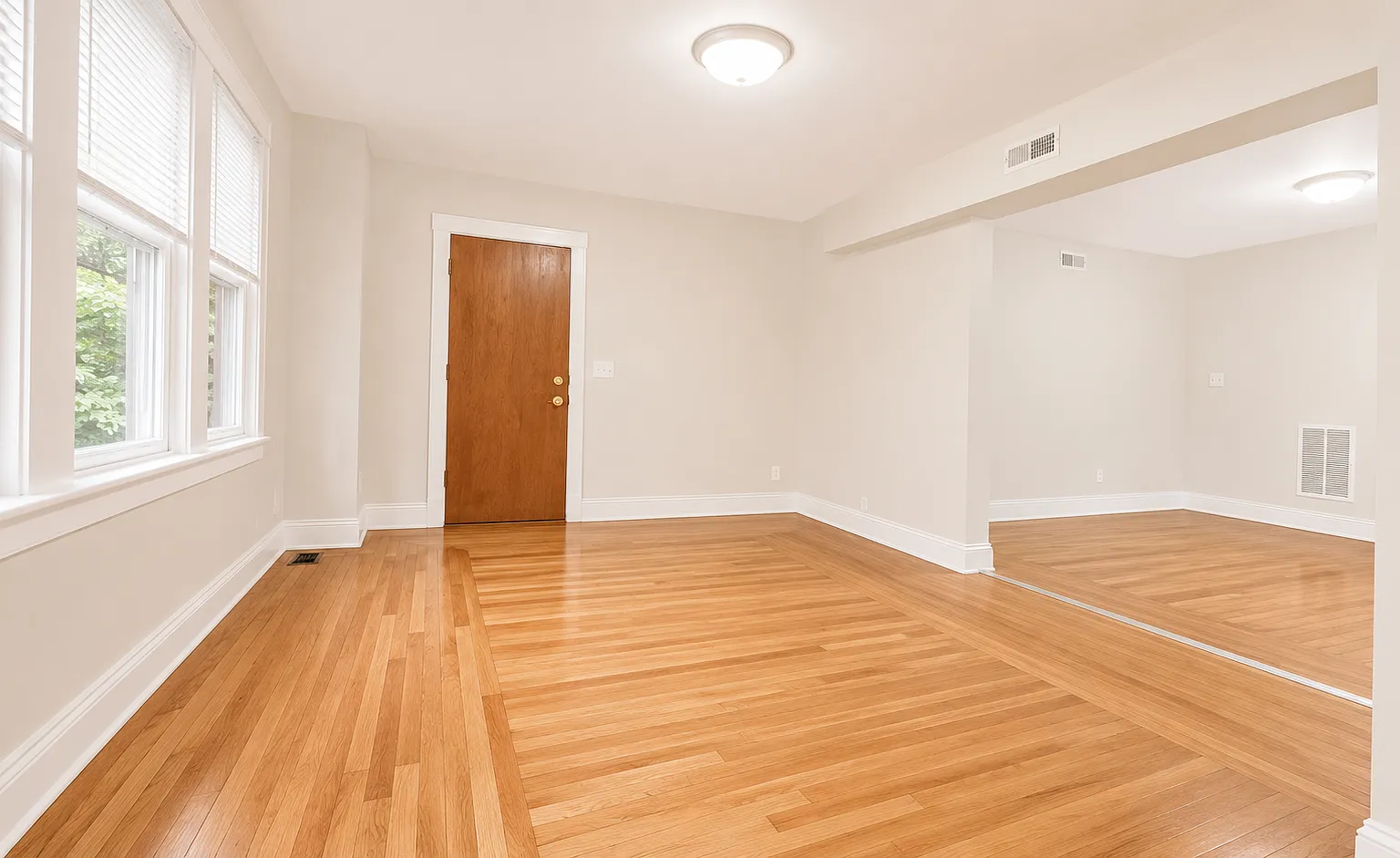 3 bed, 1261 sqft, $2,100 — Photo 1