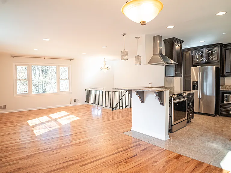 13227 Sturbridge Rd — Photo 9