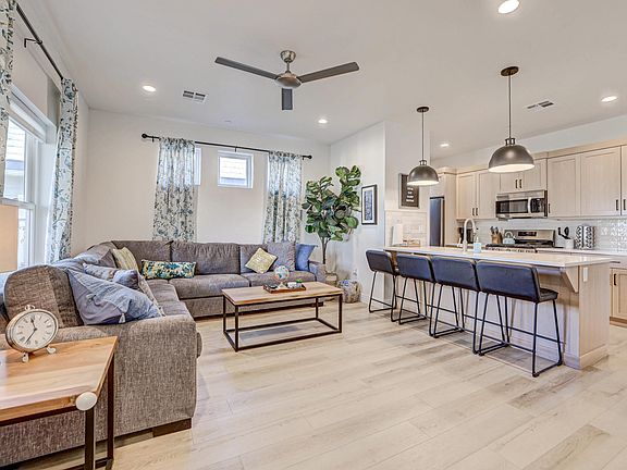 4th image of 1236 E Villa Way