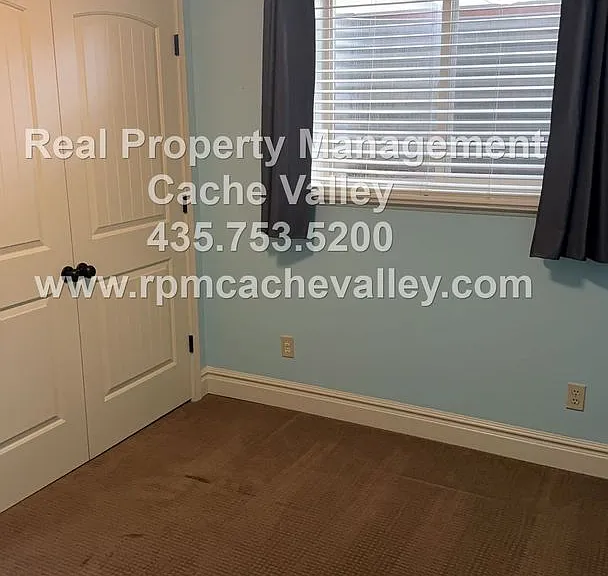 220 E 300 N — Photo 21