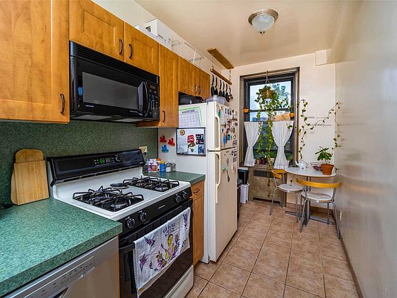 4th image of 167-10 Crocheron Ave #6B