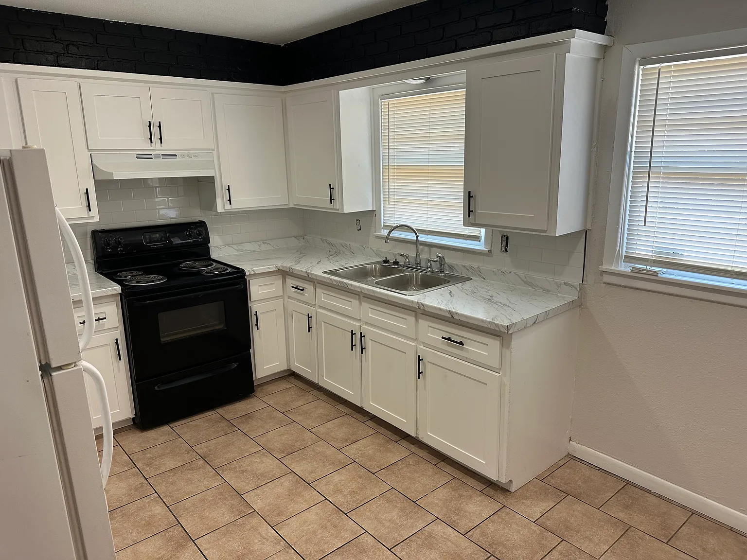 3 bed, 1220 sqft, $1,350 — Photo 2