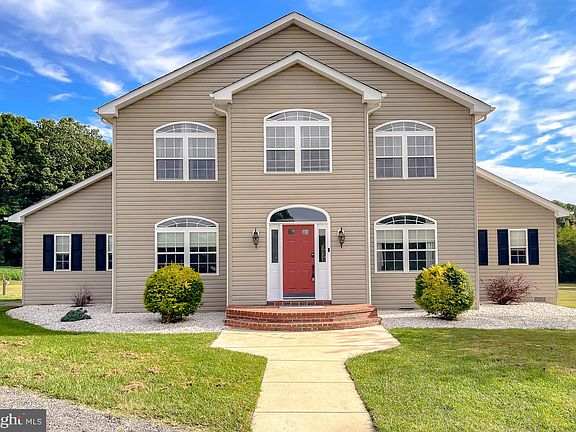 3rd image of 37710 Victoria Ln