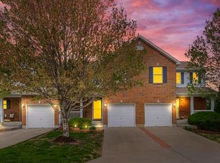 1042 SW Wysteria Dr, Lees Summit, MO 64082
