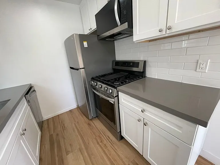 2216 Highland Ave — Photo 3