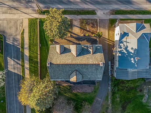 39th image of 616 E Main St