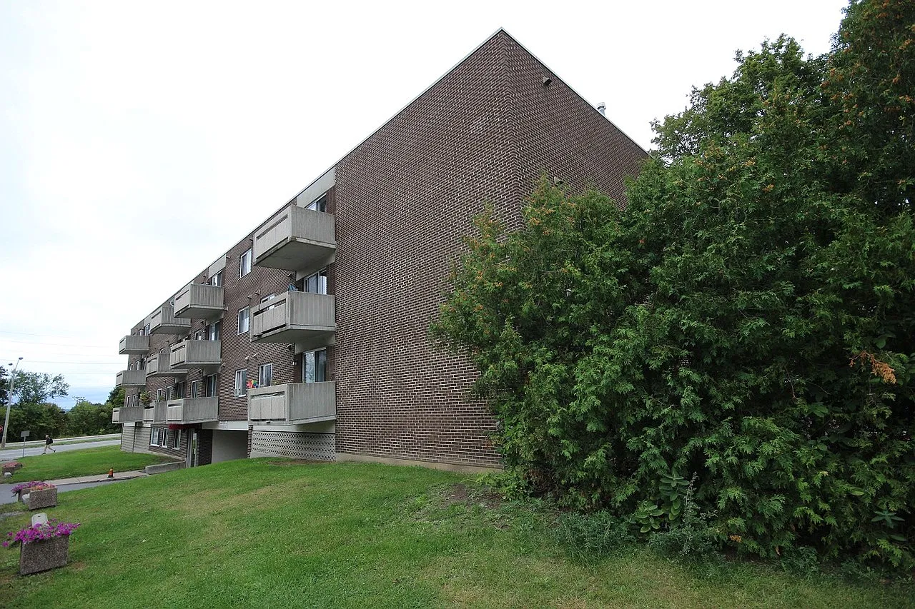 2820 Carling Avenue — Photo 2