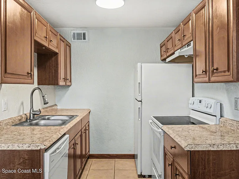 1123 Tree Ridge Ln NE — Photo 10