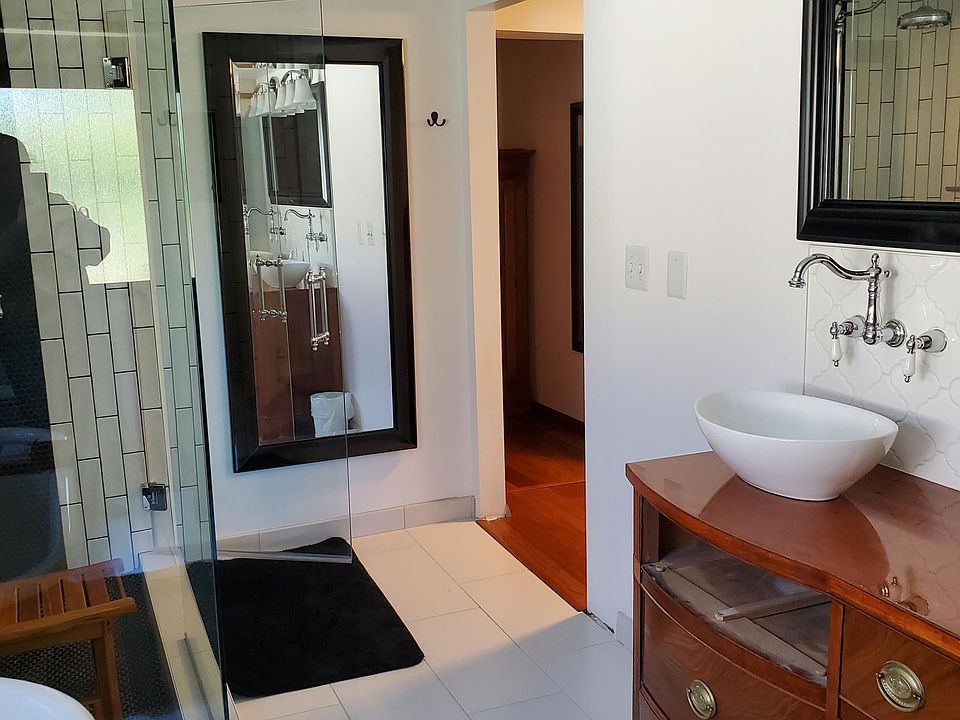 Seperate shower