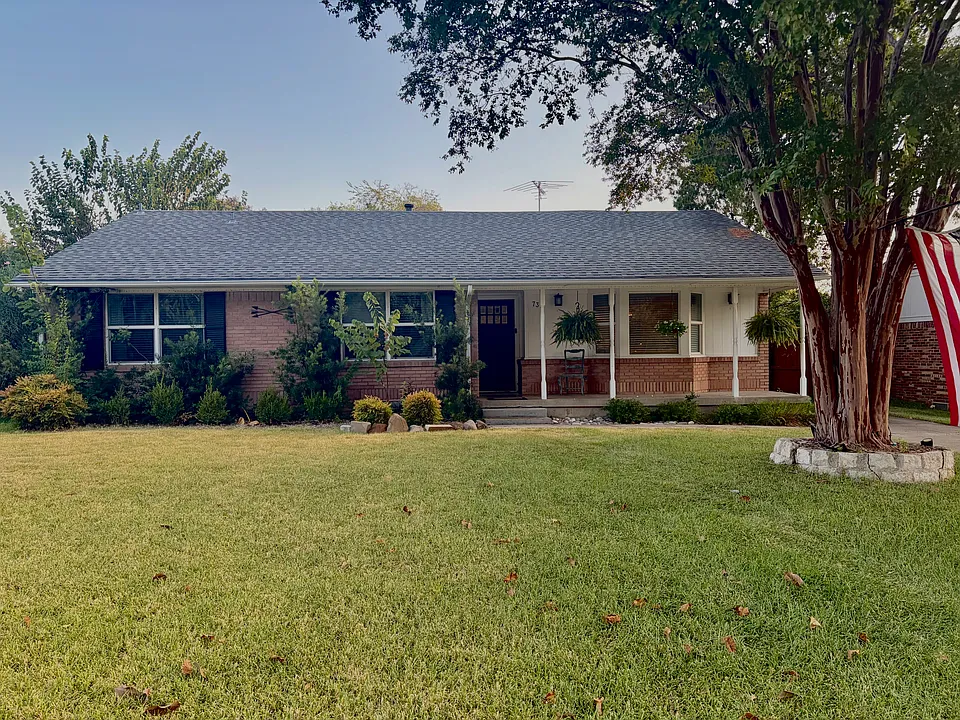 737 Dumont Dr