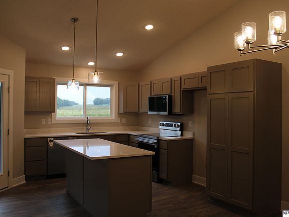 5th image of 4910 Alma Pl