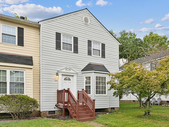 Welcome home to this 3 bedroom, 2.5 bath corner unit with a fully fenced backyard in popular Skiffes Creek!