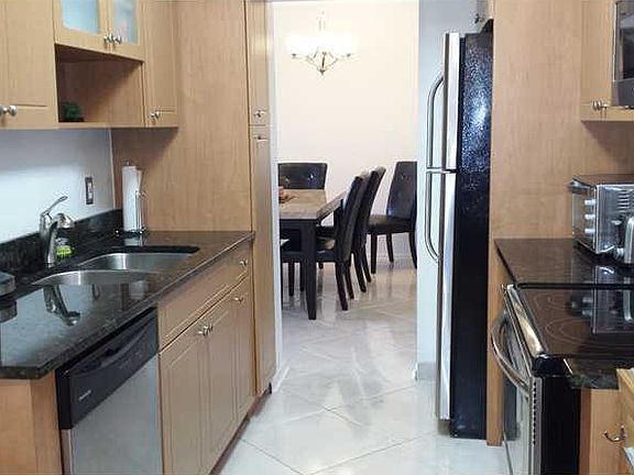 4th image of 4400 Hillcrest Dr APT 504A