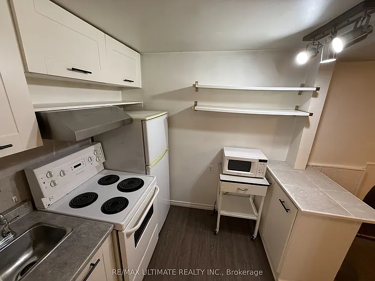 8 Avion Ave #5 — Photo 12