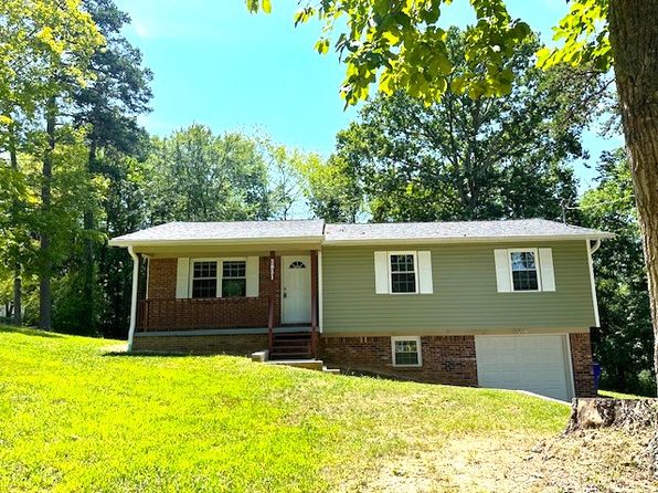 3831 Greendale Pl NE