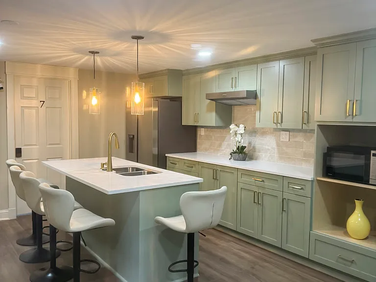 Chalet Ct — Photo 10