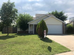592 Locust St, Springdale, AR 72762