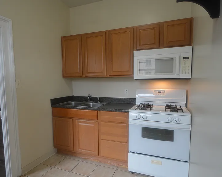 3 W Commerce St — Photo 14