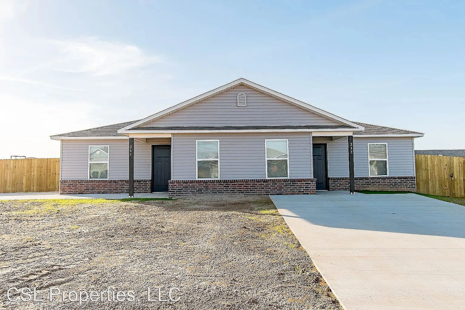 Lin Rental 211 — Photo 1