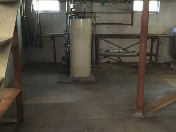 4th image of 47 Spruce St