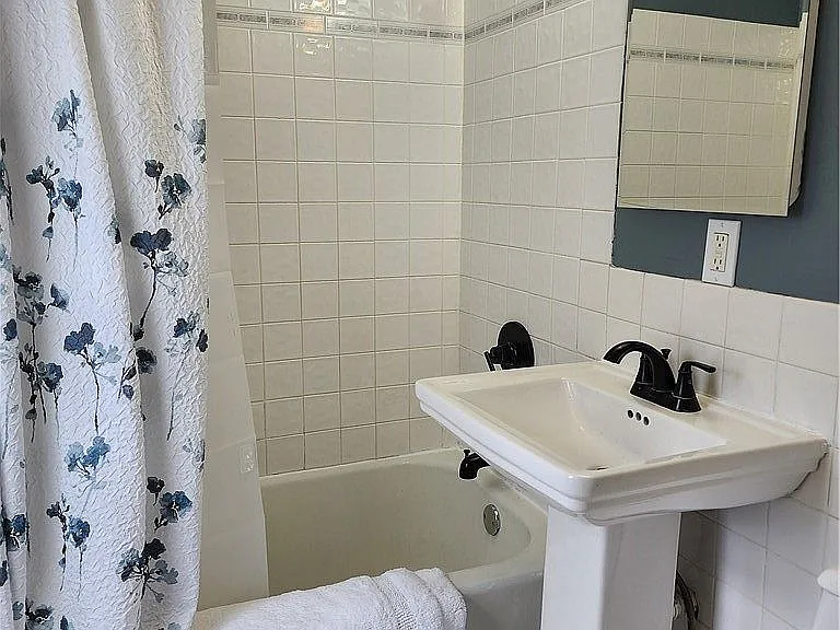 5435 Beechwood Ave — Photo 4
