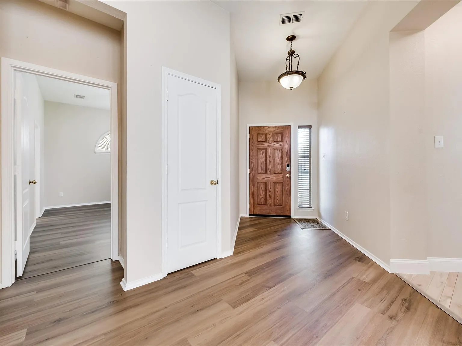 3 bed, 2078 sqft, $2,500 — Photo 3