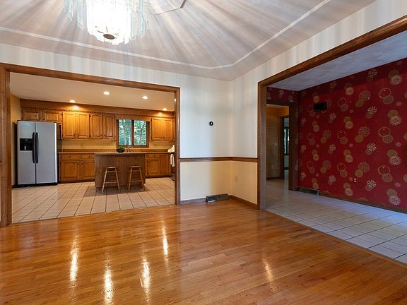 4th image of 4 Mead Cir