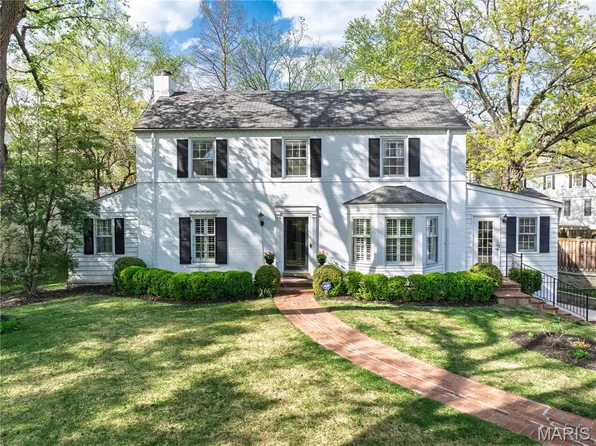 44 Willow Hill Rd, Saint Louis, MO 63124