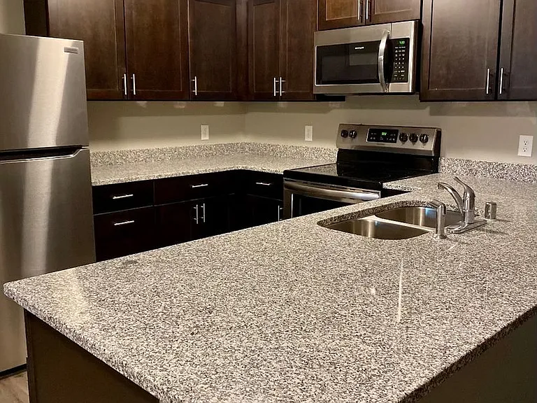 400 Western Cir — Photo 3