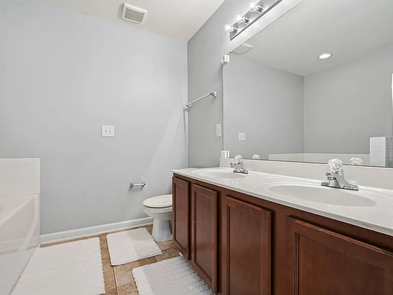 1326 Stone Manor Dr — Photo 11